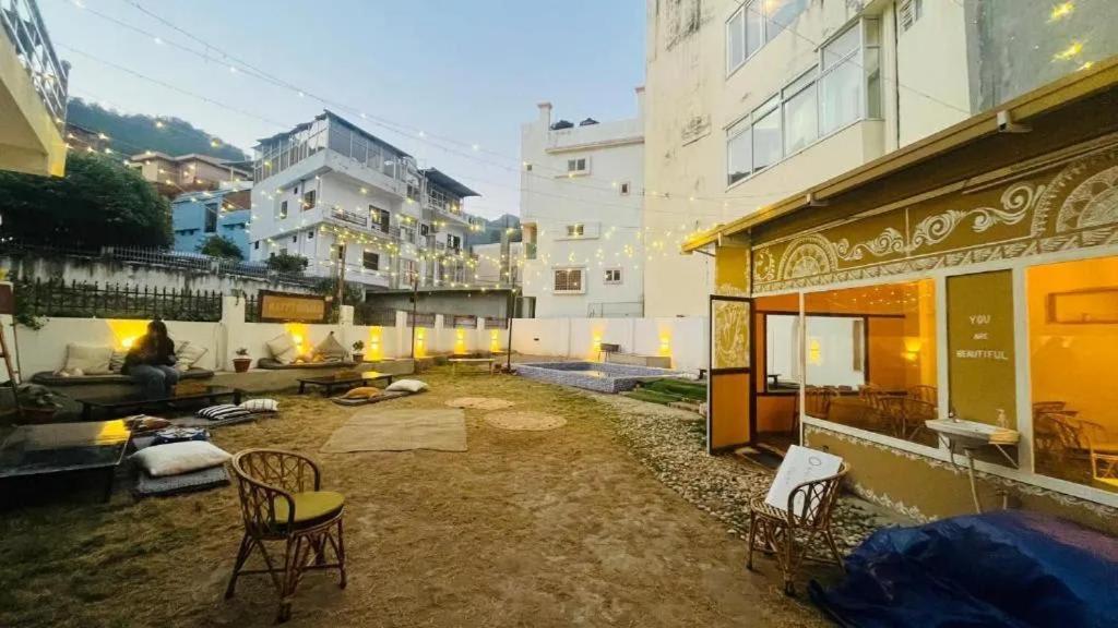 Shanti Hostel And Garden Cafe Rishīkesh Exterior foto